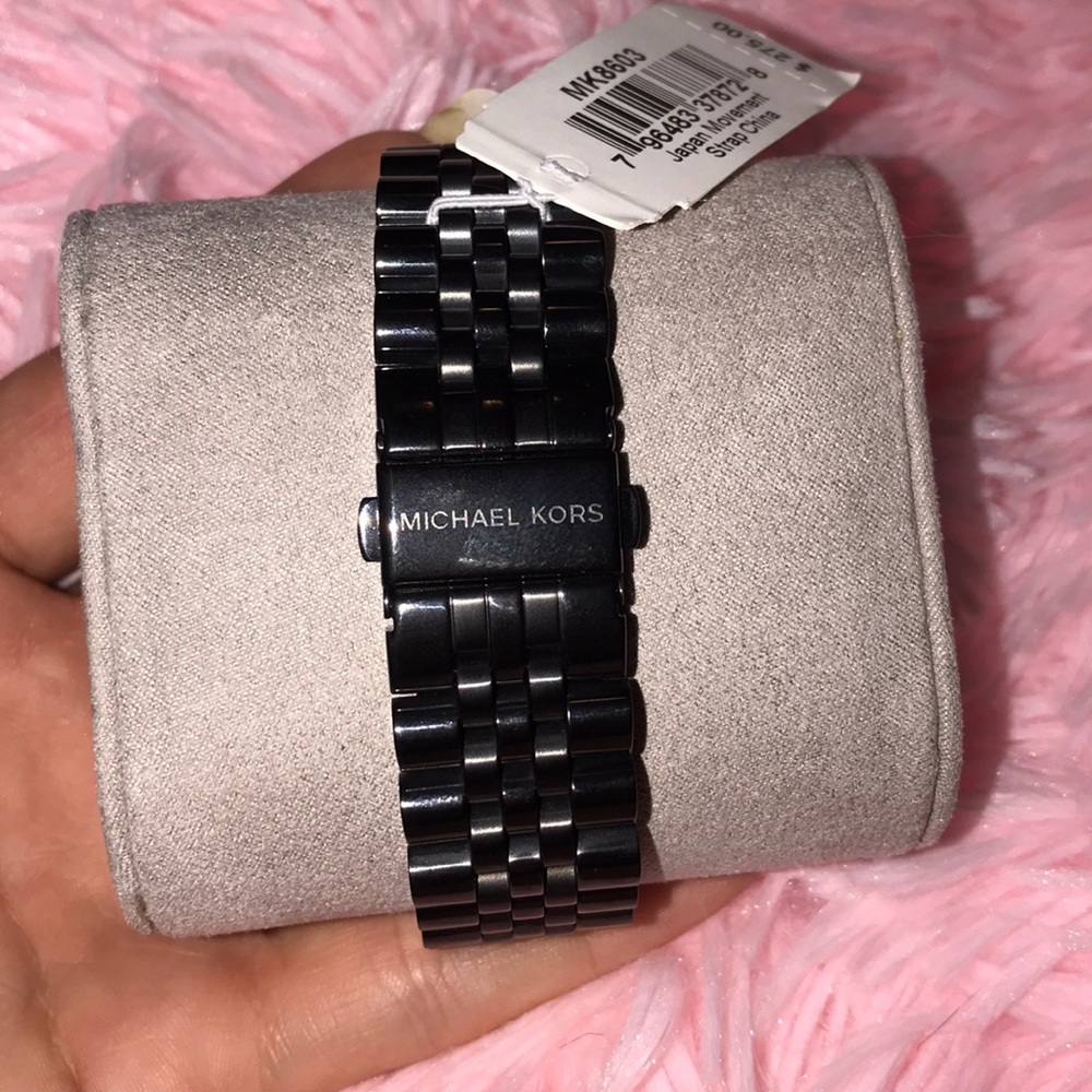 Micheal Kors Watch - Picture 4 of 4